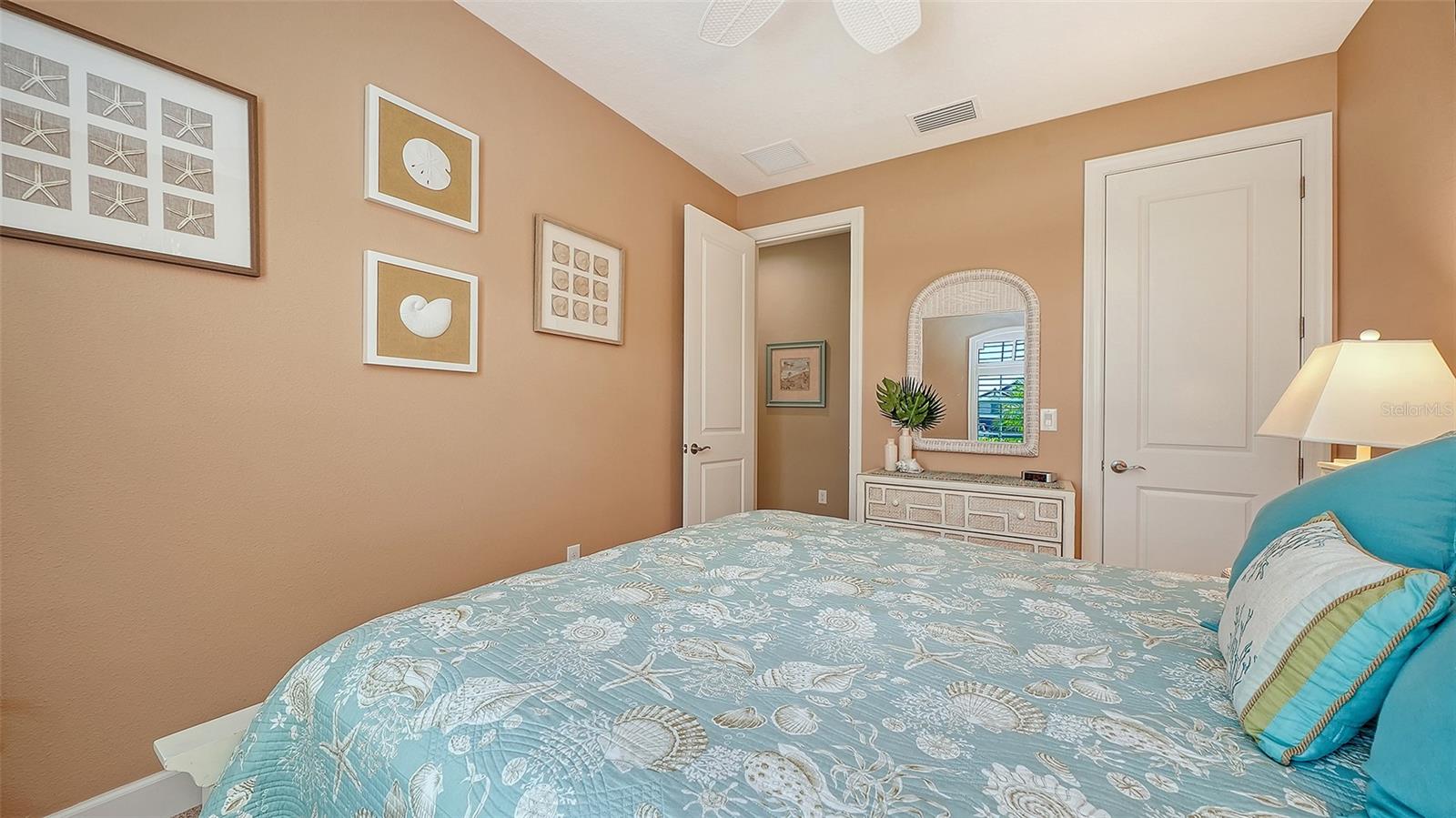 Listing photo id 42 for 5708 Puccini Street