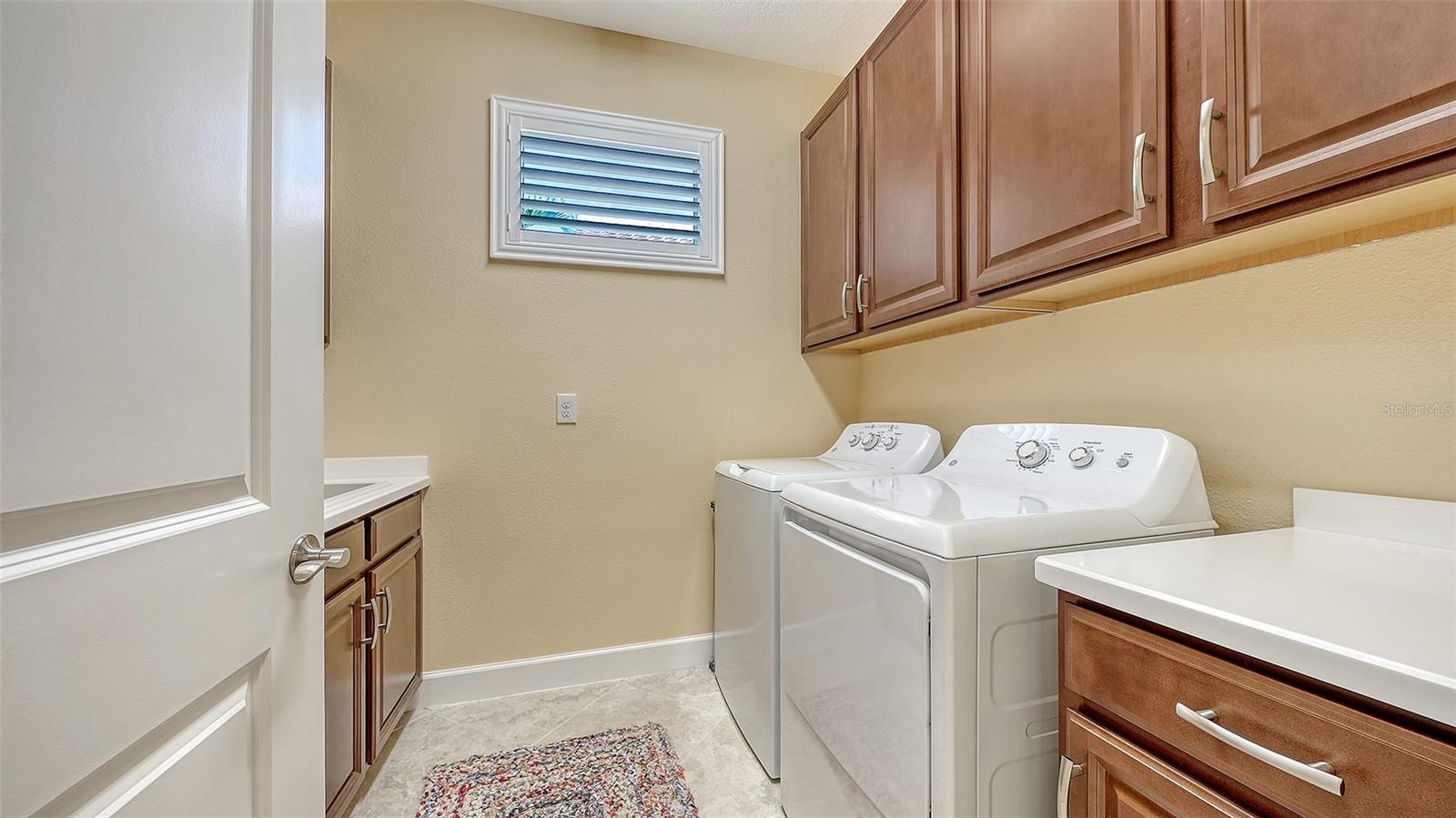 Listing photo id 43 for 5708 Puccini Street