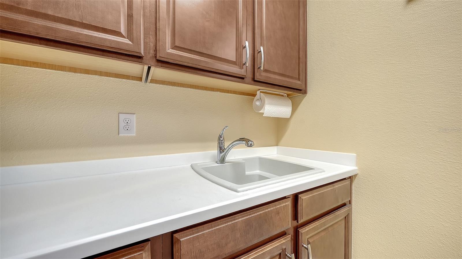 Listing photo id 44 for 5708 Puccini Street
