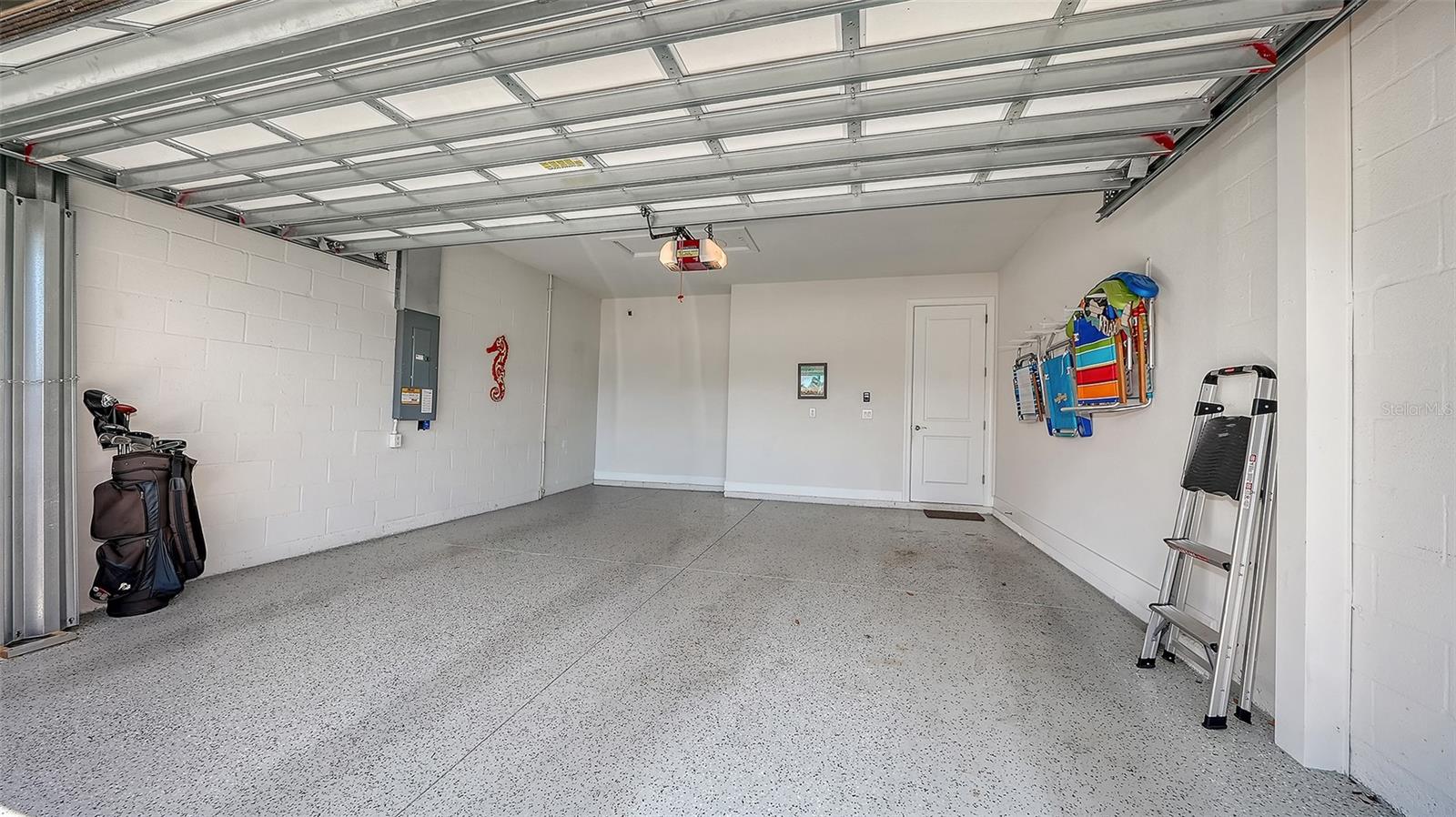 Listing photo id 45 for 5708 Puccini Street