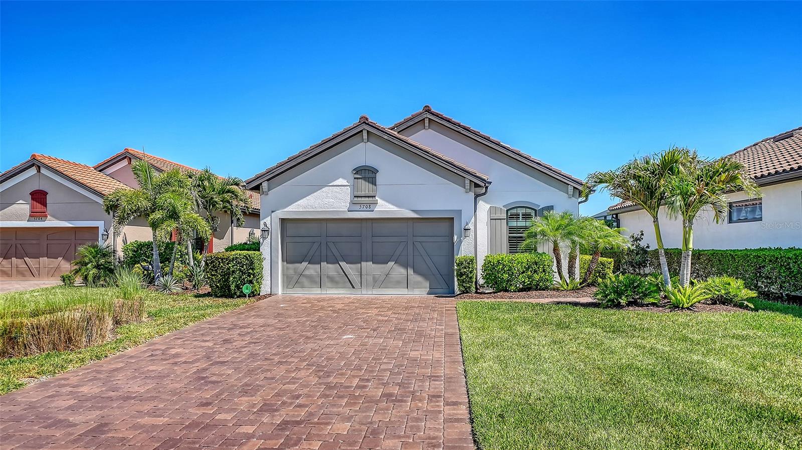 Listing photo id 4 for 5708 Puccini Street