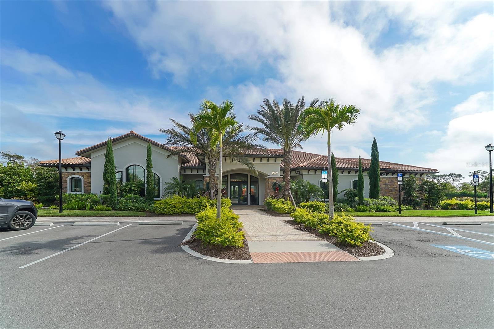 Listing photo id 67 for 5708 Puccini Street