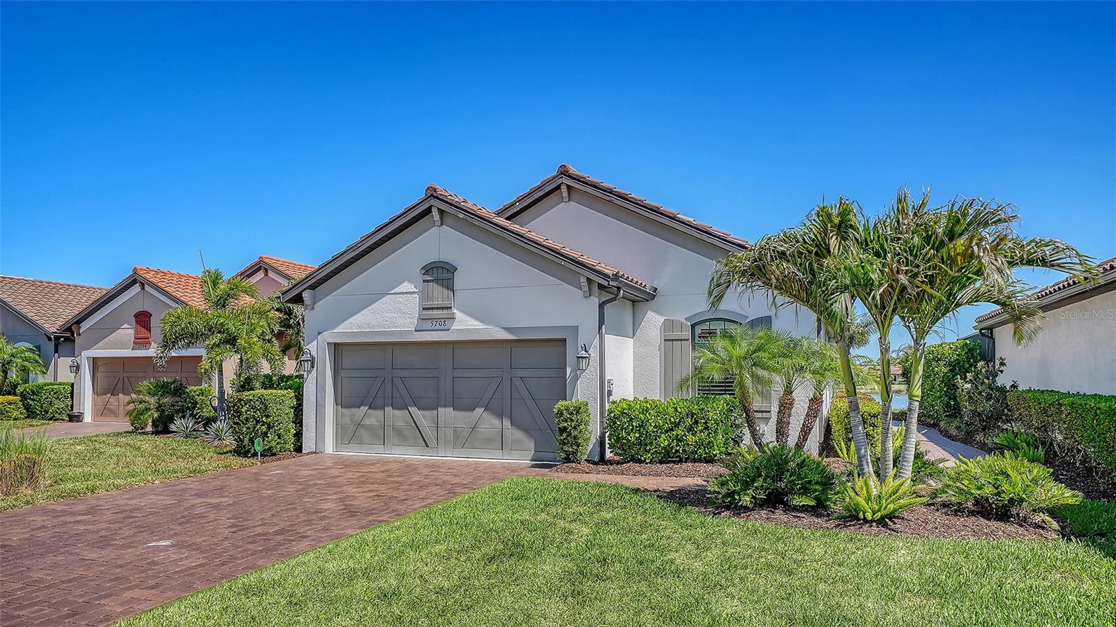 Listing photo id 5 for 5708 Puccini Street