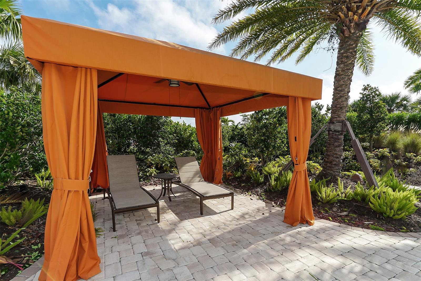 Listing photo id 68 for 5708 Puccini Street