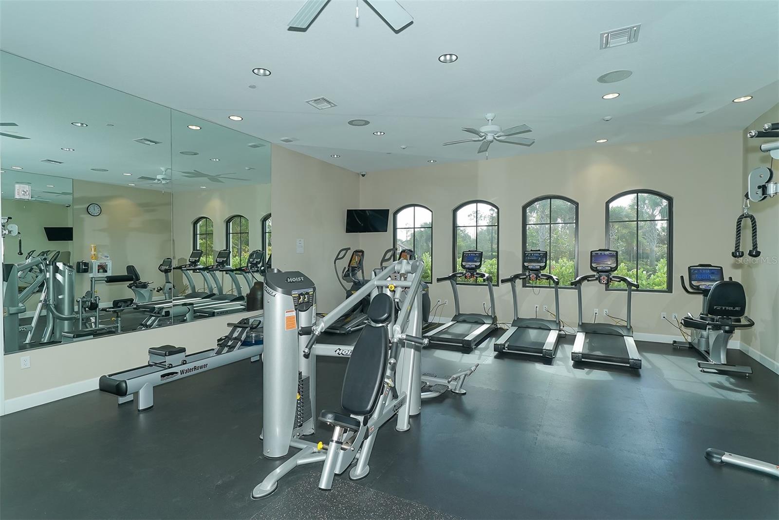 Listing photo id 72 for 5708 Puccini Street