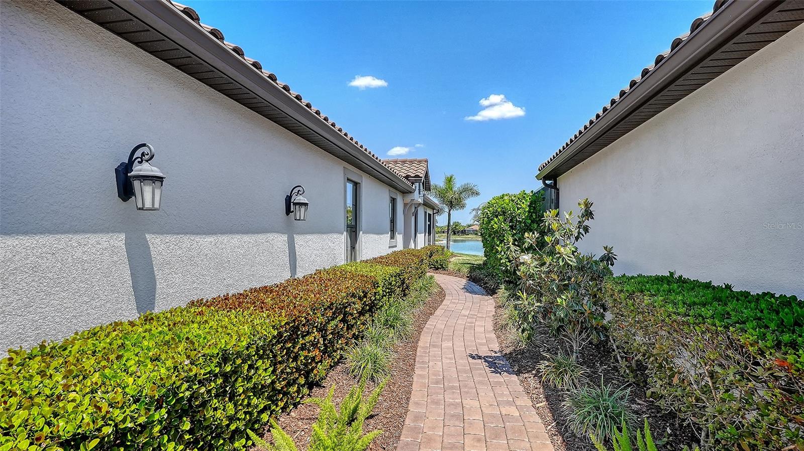 Listing photo id 6 for 5708 Puccini Street