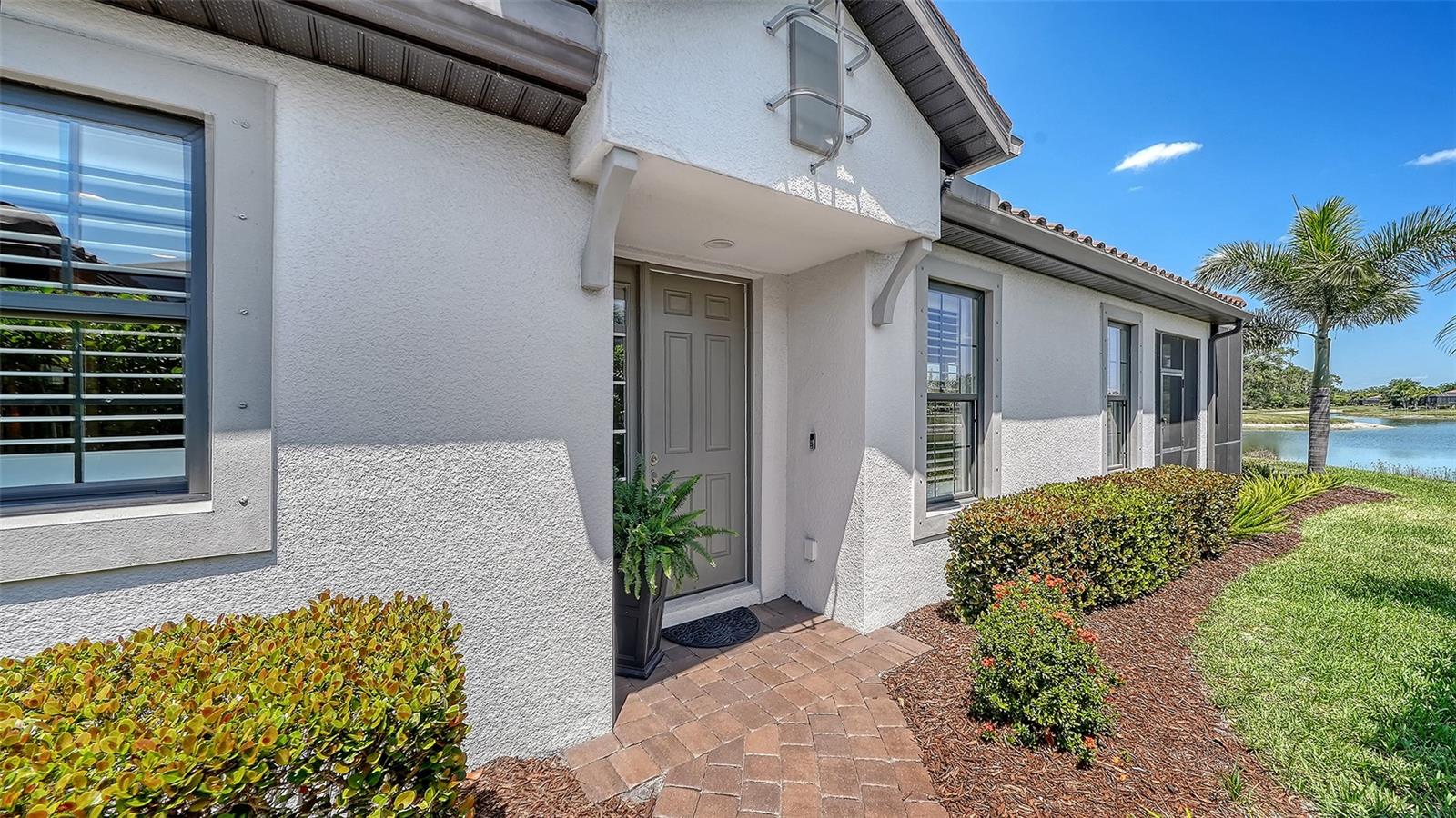 Listing photo id 7 for 5708 Puccini Street