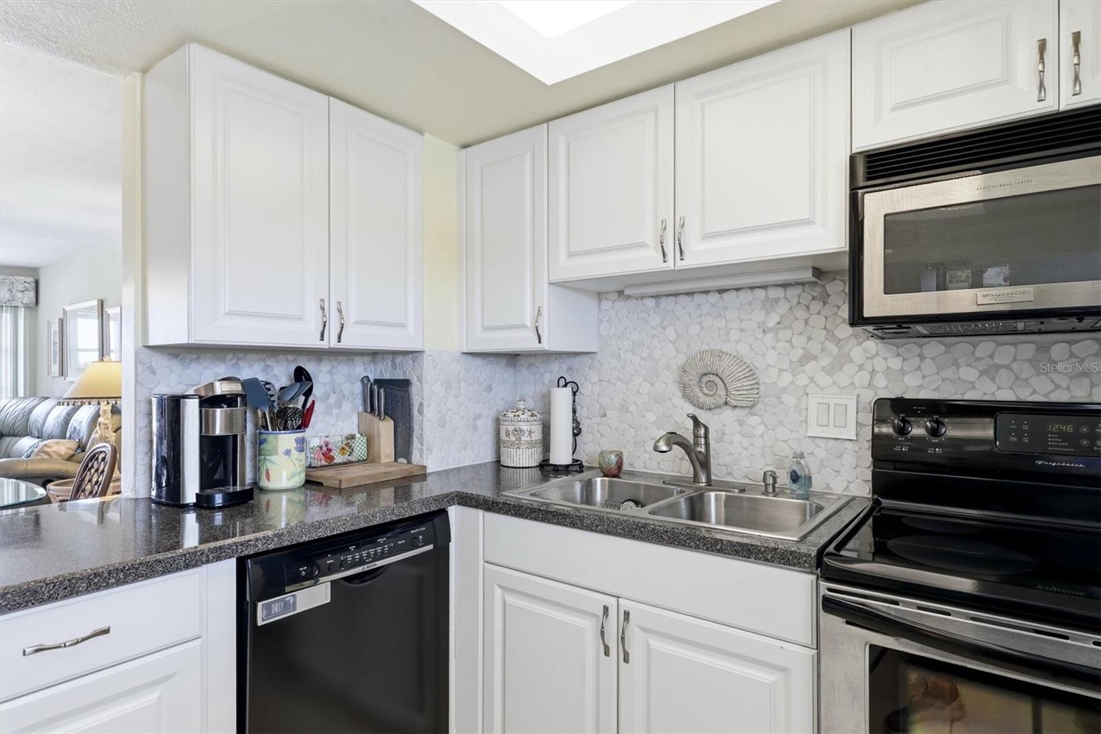 Image 14 of 58 For 1215 Portofino Drive 406