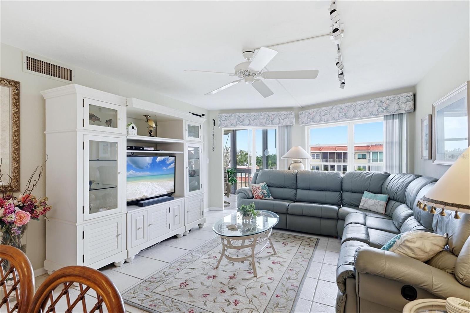 Image 4 of 58 For 1215 Portofino Drive 406