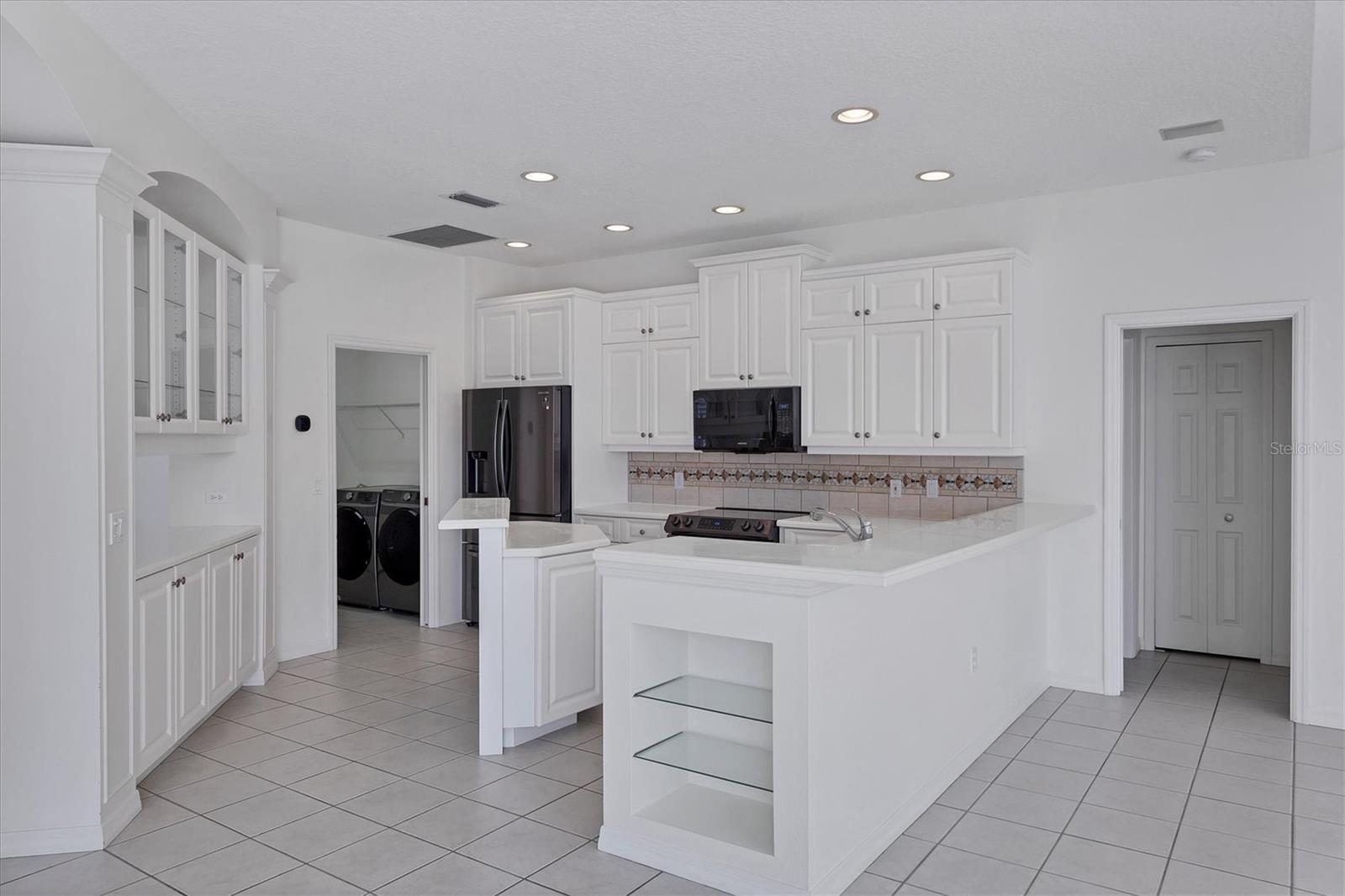 Image 14 of 47 For 8501 Park Shore Lane