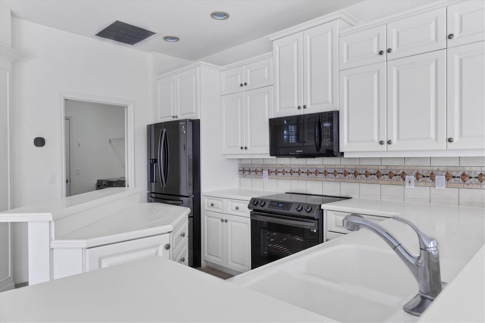 Image 15 of 47 For 8501 Park Shore Lane