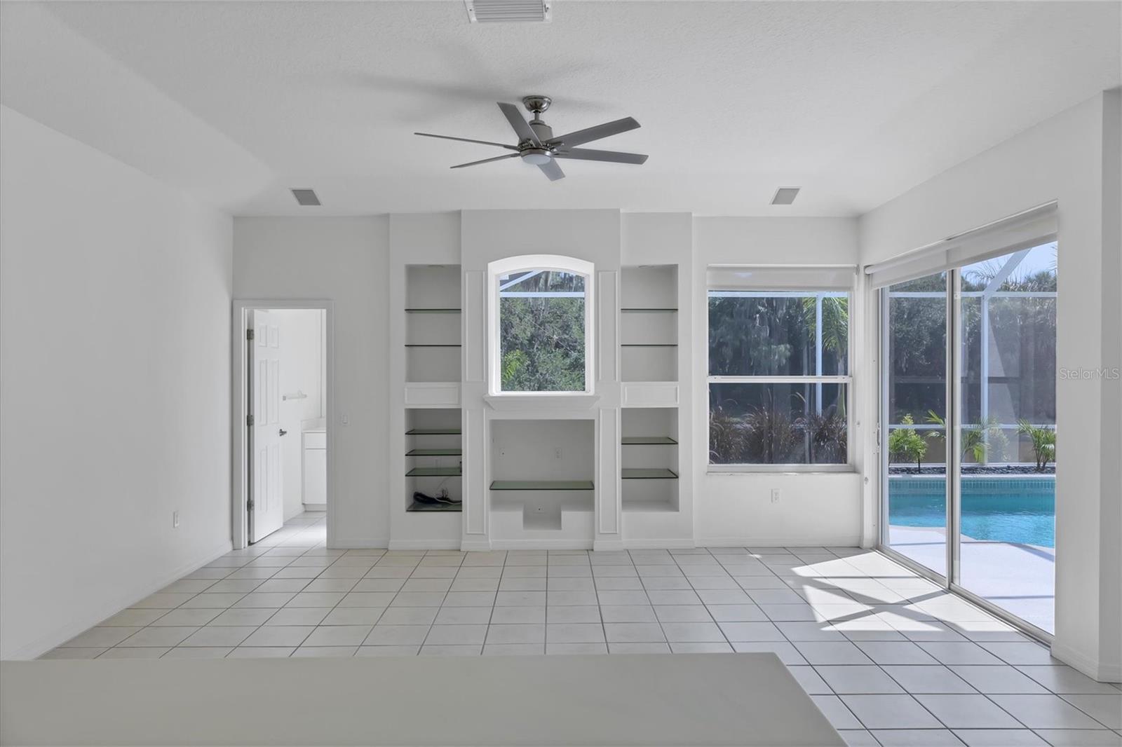 Image 19 of 47 For 8501 Park Shore Lane