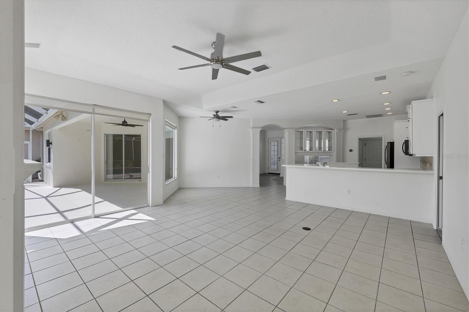 Image 21 of 47 For 8501 Park Shore Lane
