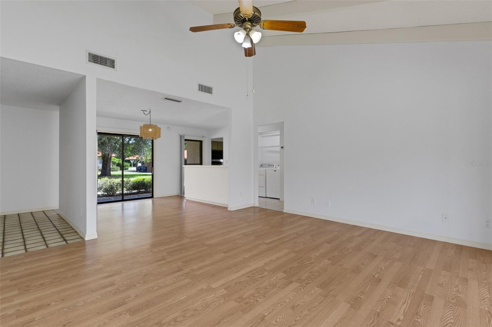 Image 6 of 56 For 6392 Draw Lane 40