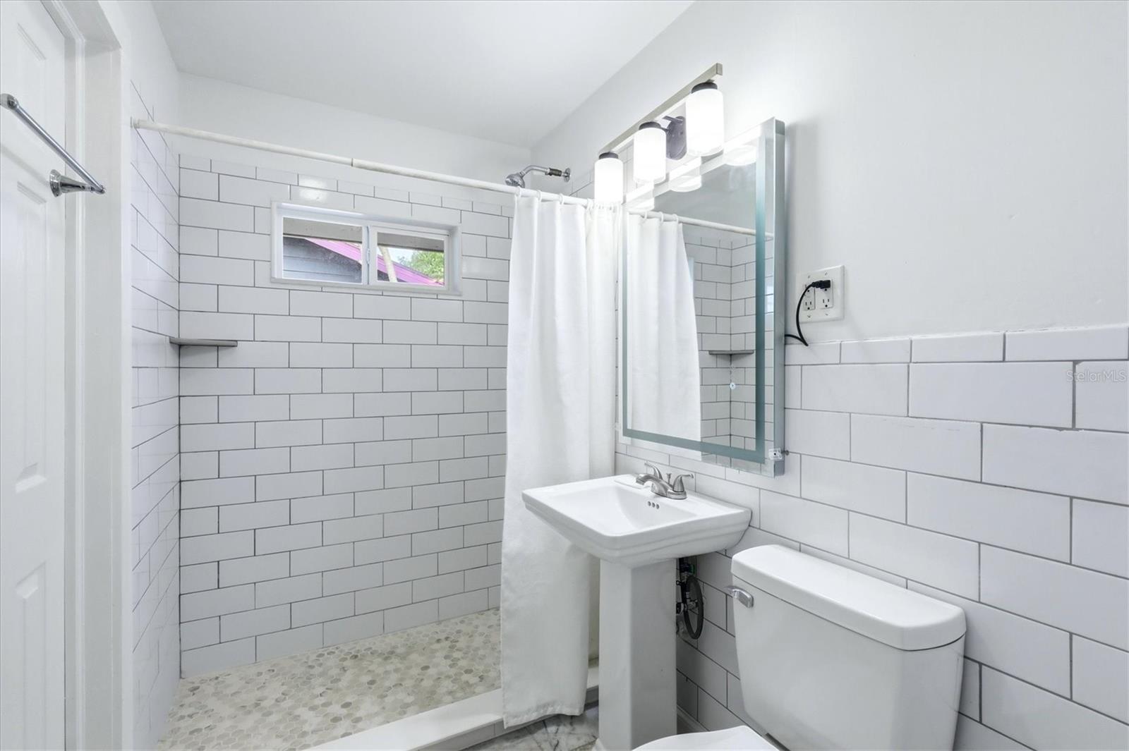Image 15 of 29 For 902 37th Street W