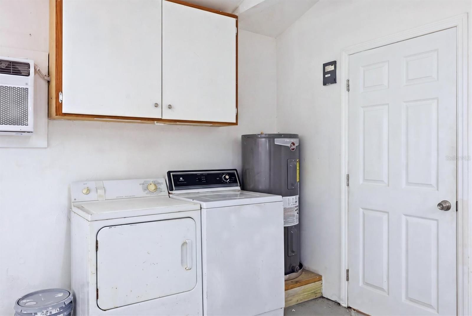 Image 22 of 29 For 902 37th Street W
