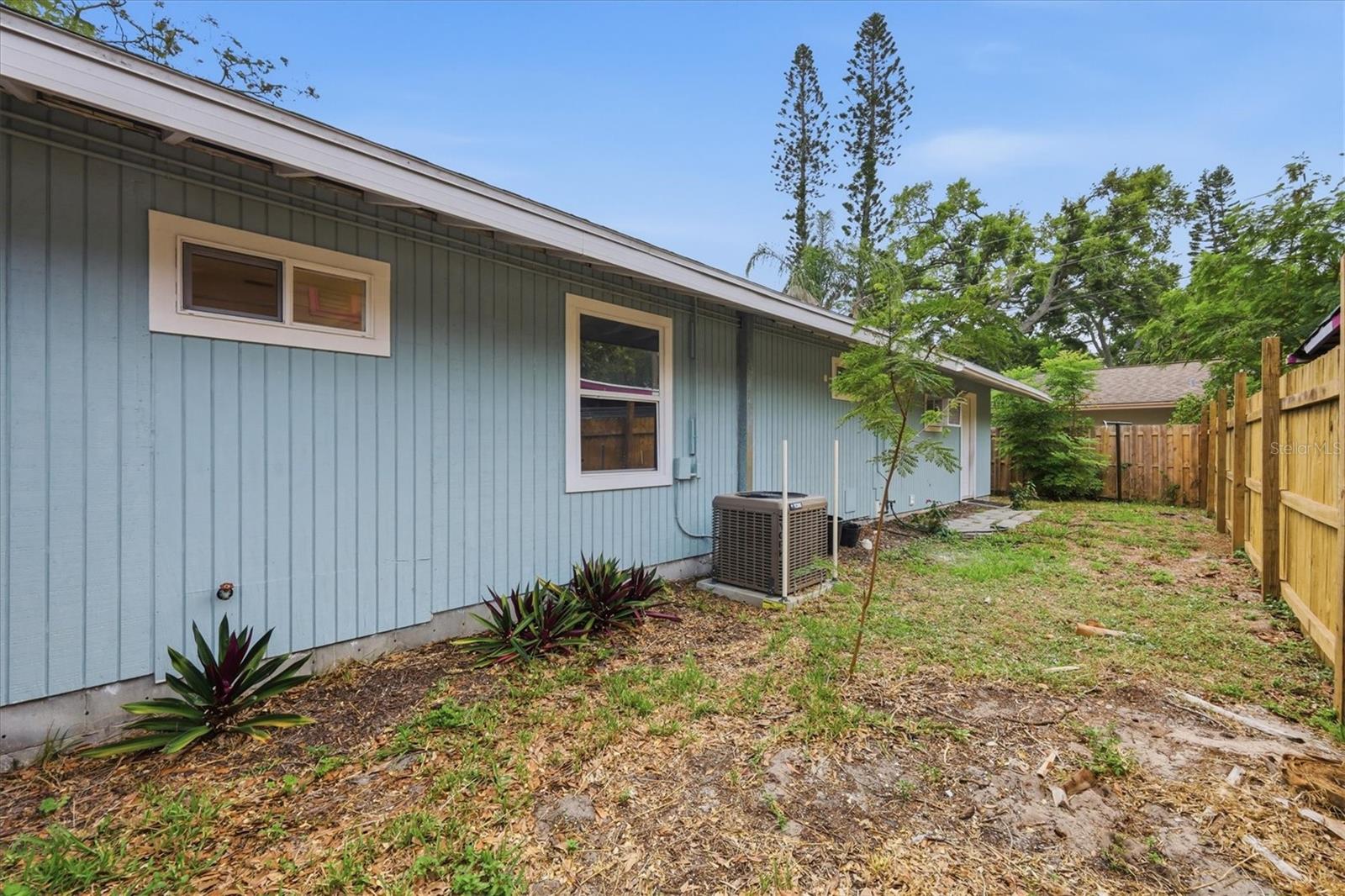 Image 26 of 29 For 902 37th Street W