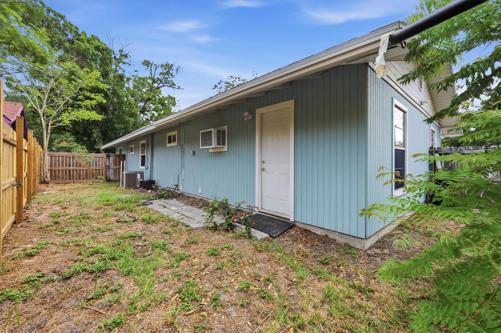Image 27 of 29 For 902 37th Street W