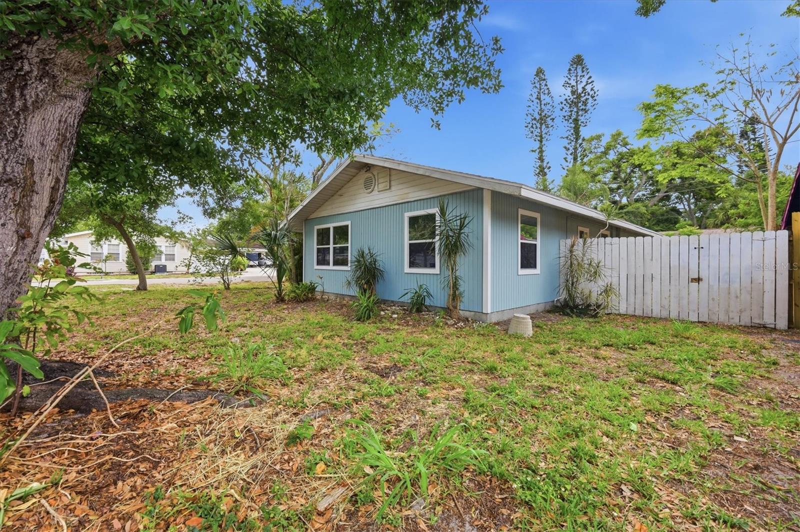Image 28 of 29 For 902 37th Street W