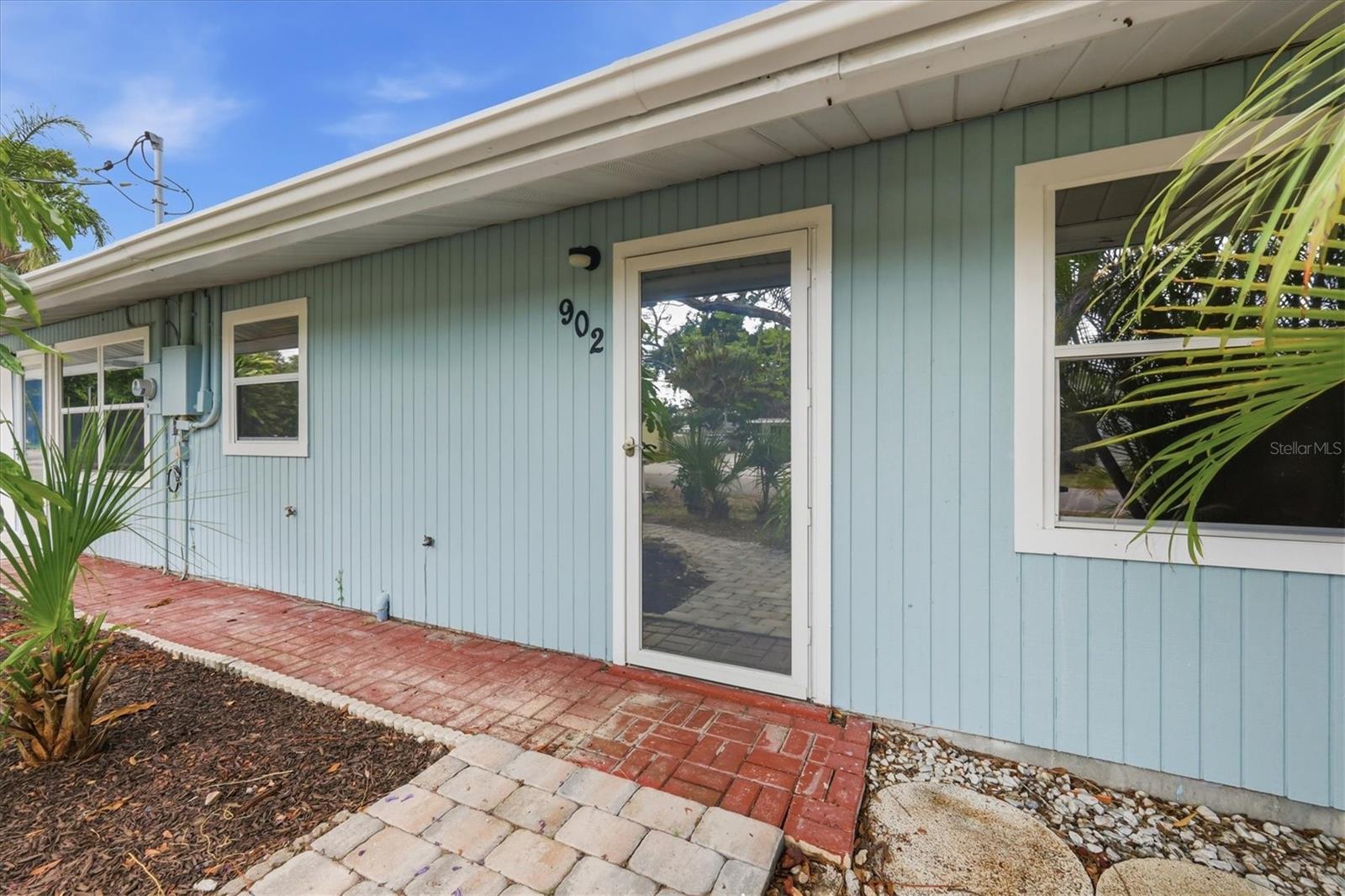 Image 3 of 29 For 902 37th Street W