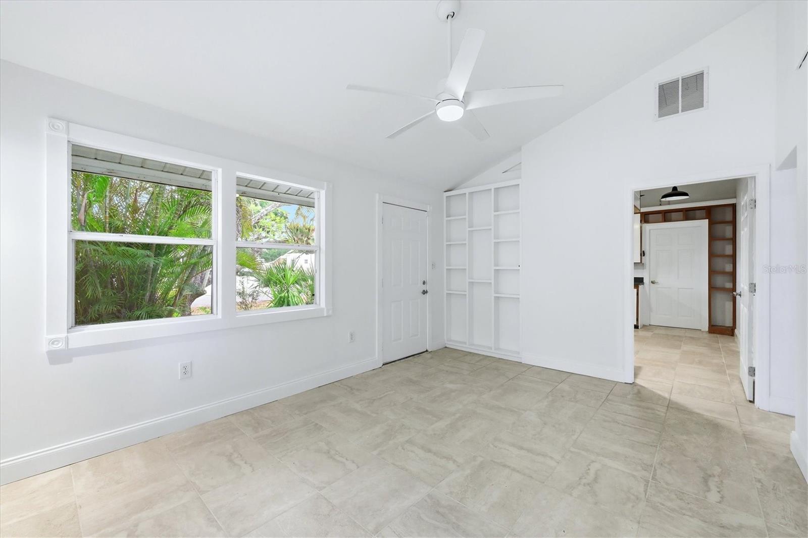 Image 5 of 29 For 902 37th Street W