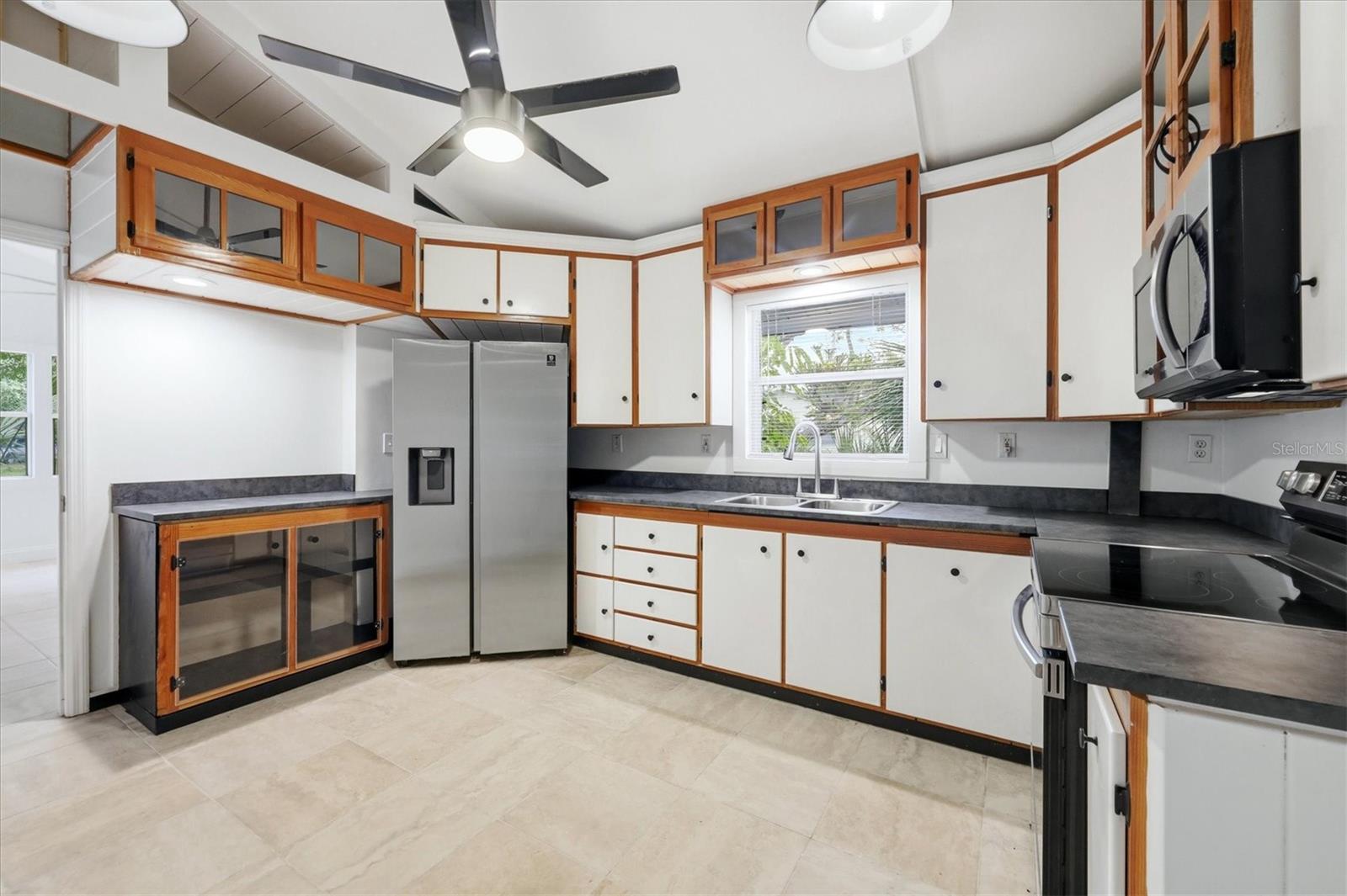 Image 8 of 29 For 902 37th Street W