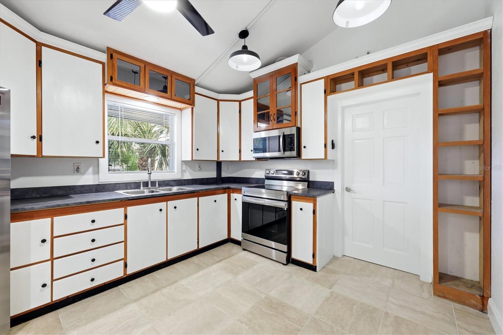 Image 9 of 29 For 902 37th Street W