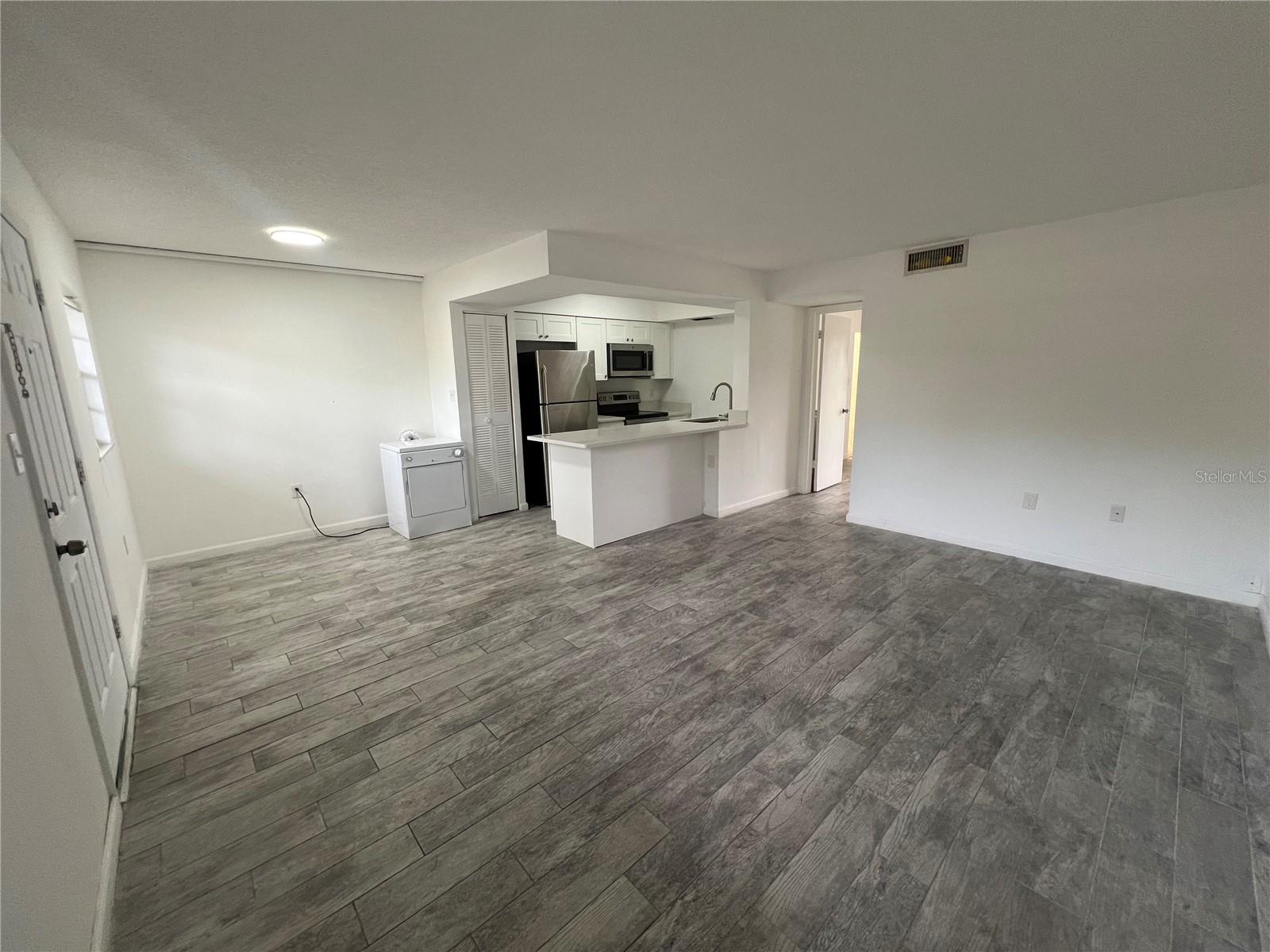 Image 2 of 9 For 4507 3rd Street Circle W 277