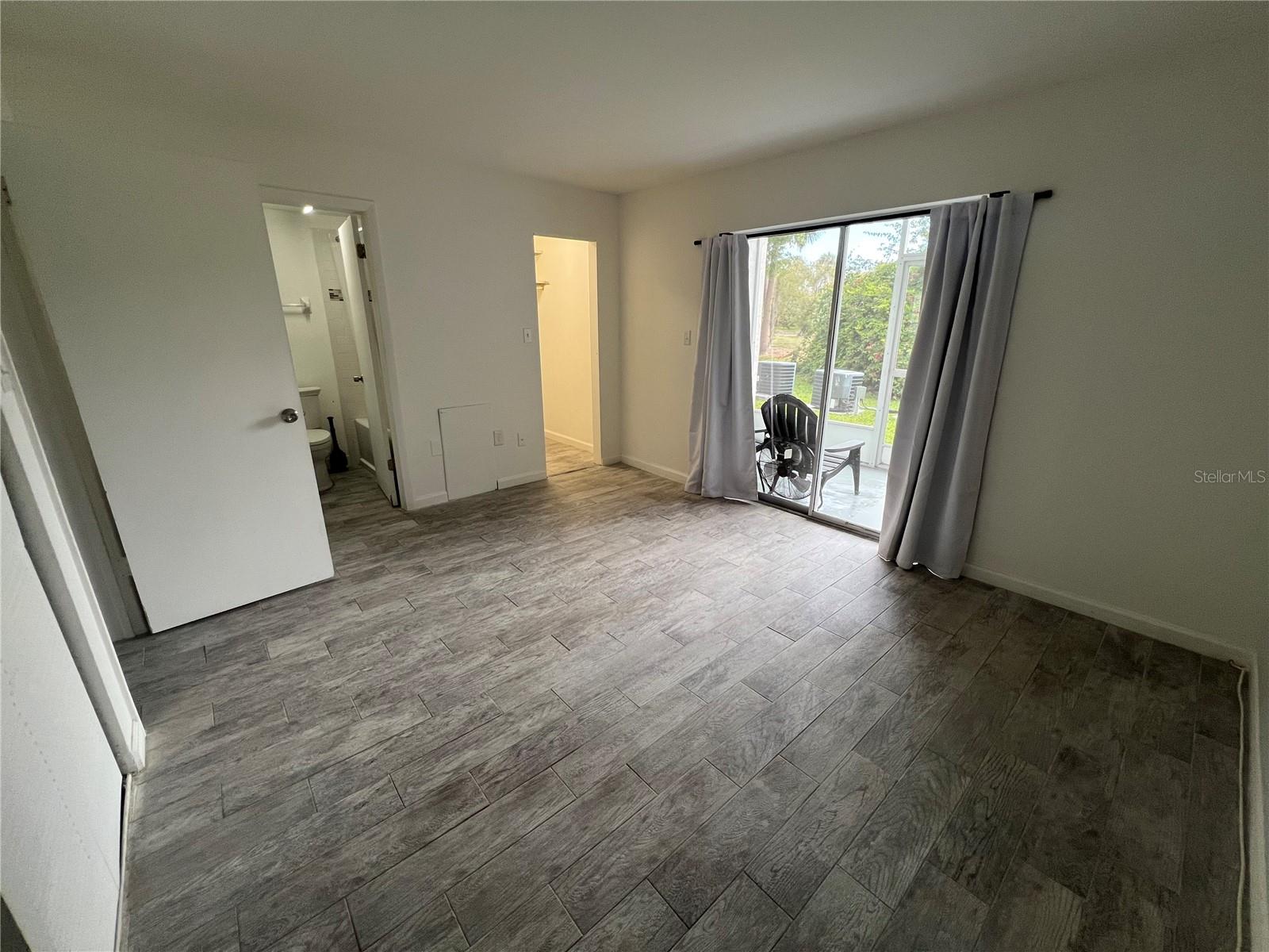 Image 4 of 9 For 4507 3rd Street Circle W 277