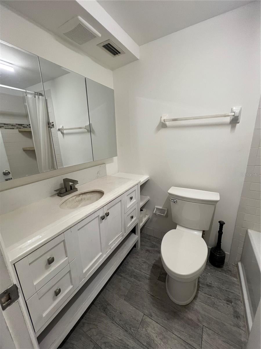 Image 5 of 9 For 4507 3rd Street Circle W 277