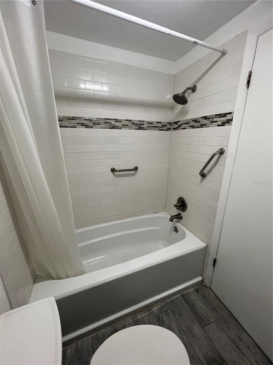 Image 6 of 9 For 4507 3rd Street Circle W 277