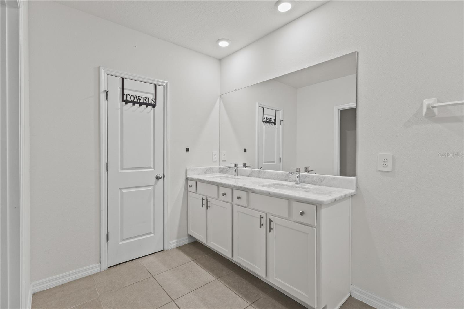 Image 22 of 54 For 5750 Cape Primrose Drive