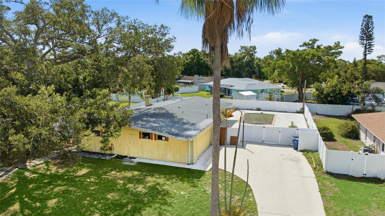 Image 2 of 30 For 616 Saint Andrews Drive