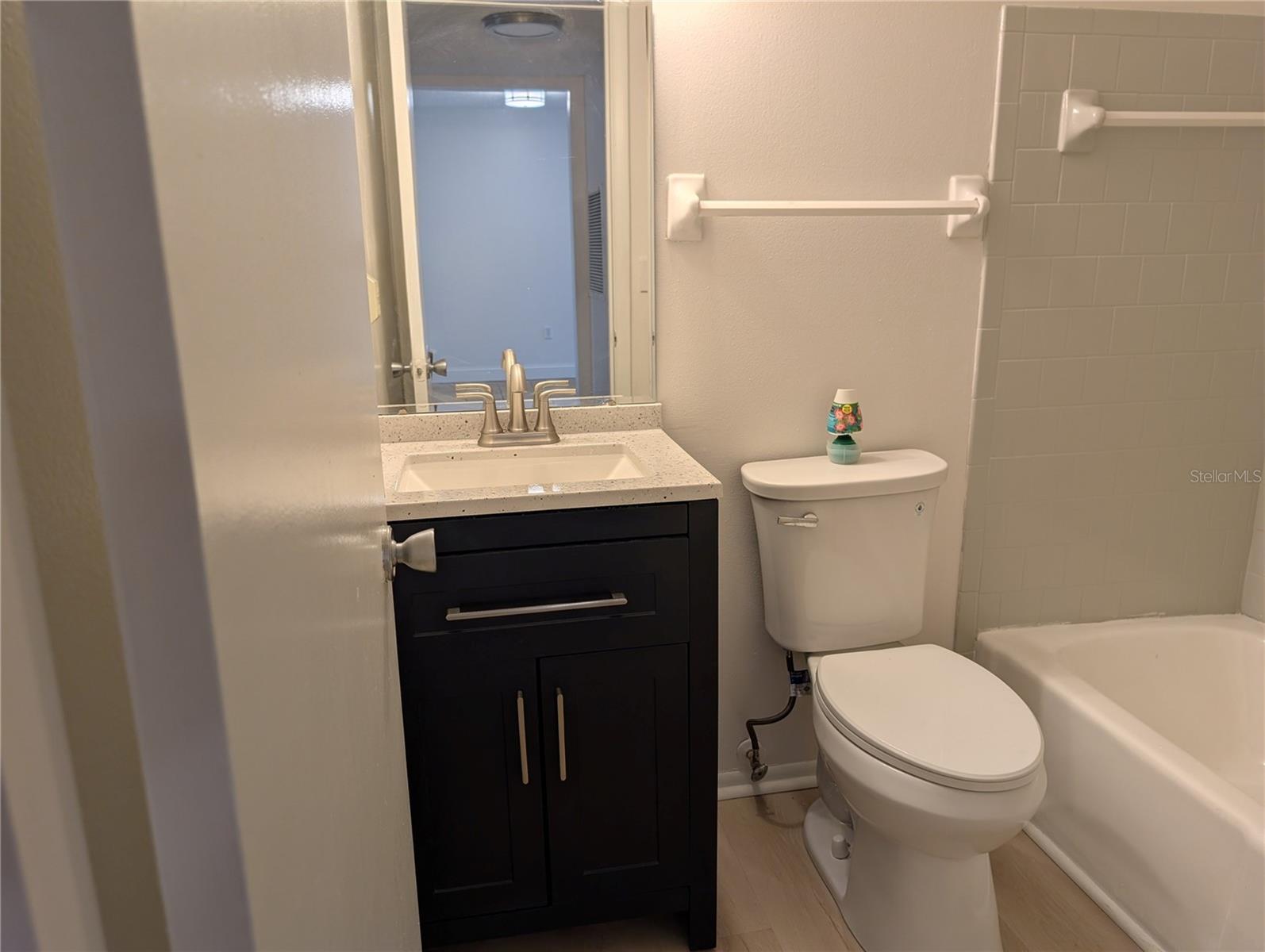 Image 17 of 26 For 4127 Heron Way E-111