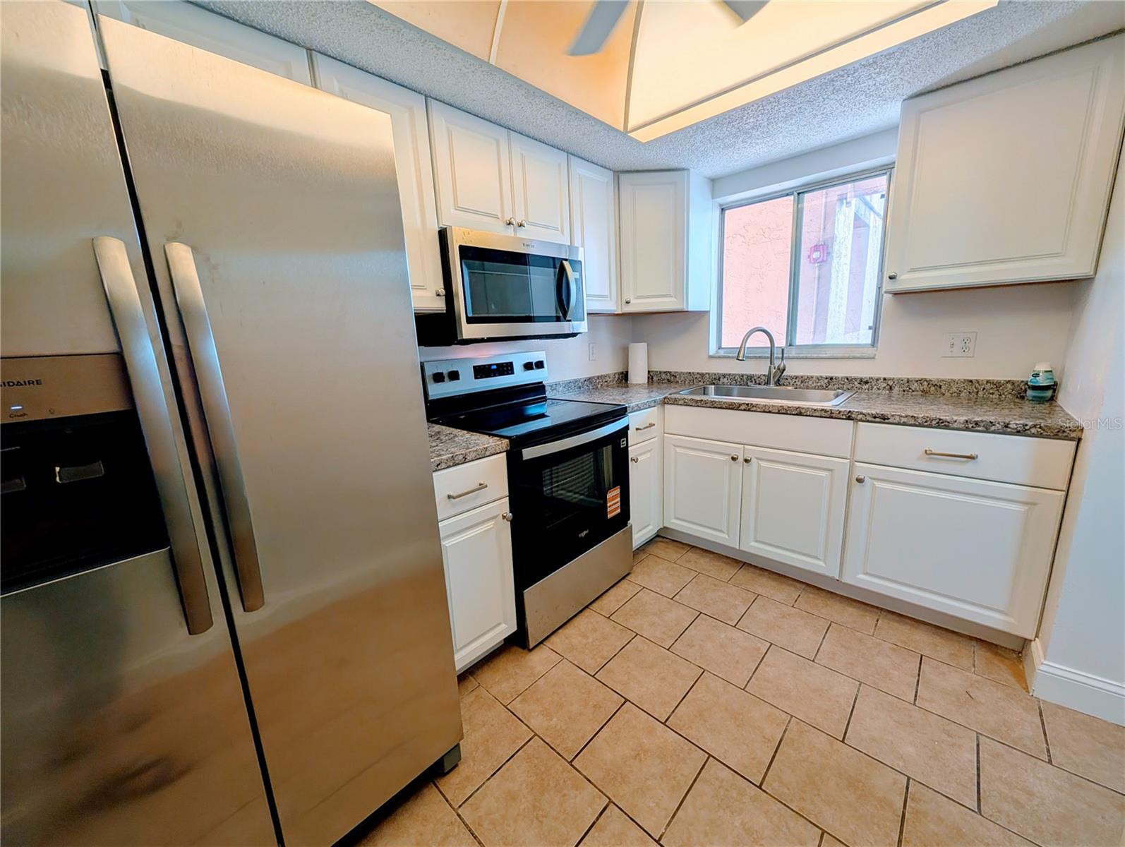 Image 6 of 26 For 4127 Heron Way E-111