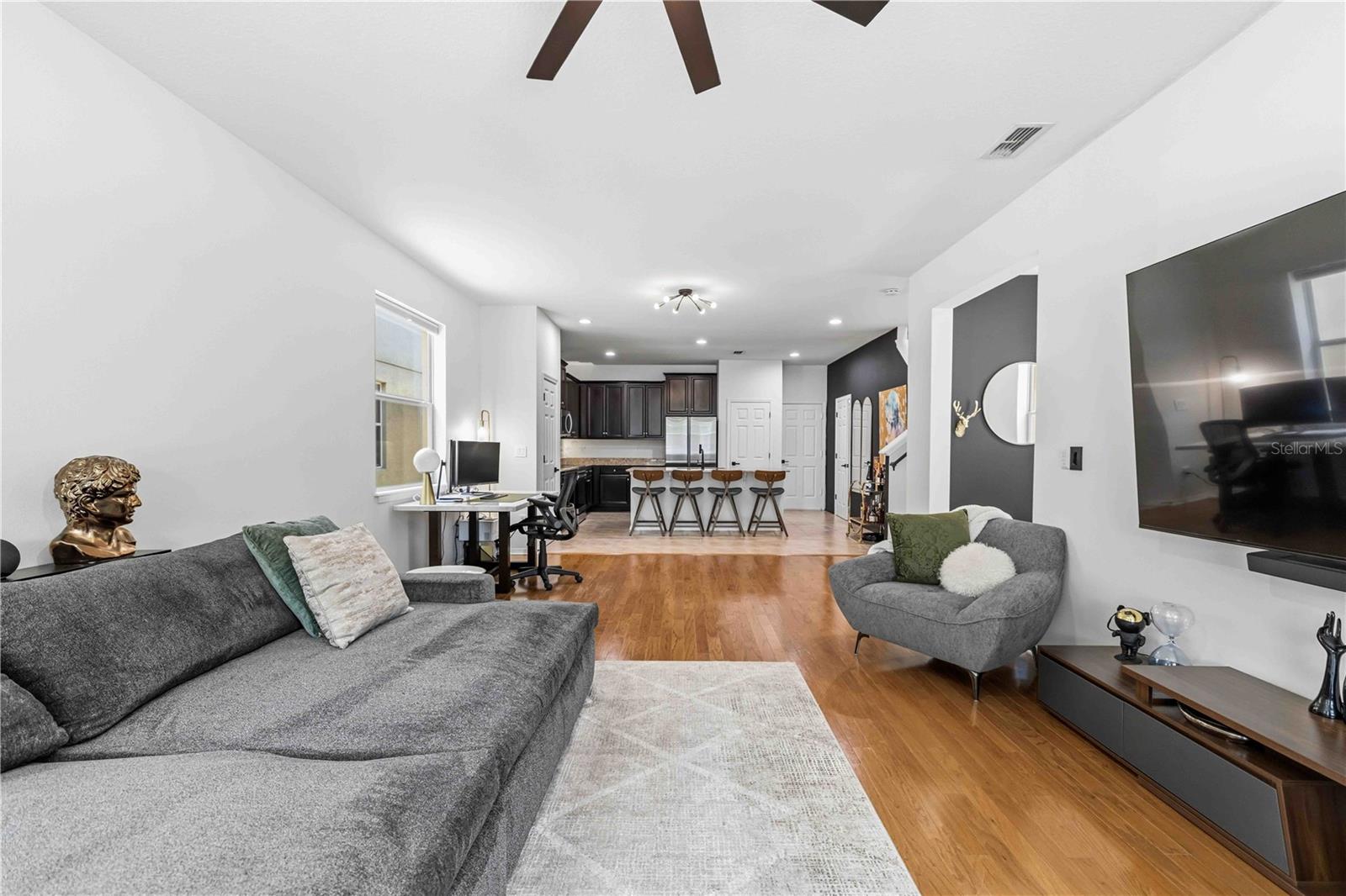 Image 13 of 72 For 9040 Aspen Hollow Place