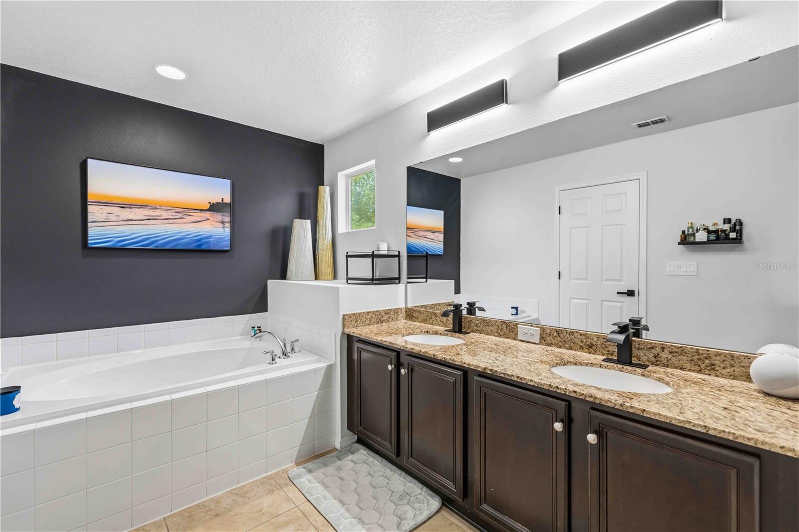 Image 35 of 72 For 9040 Aspen Hollow Place