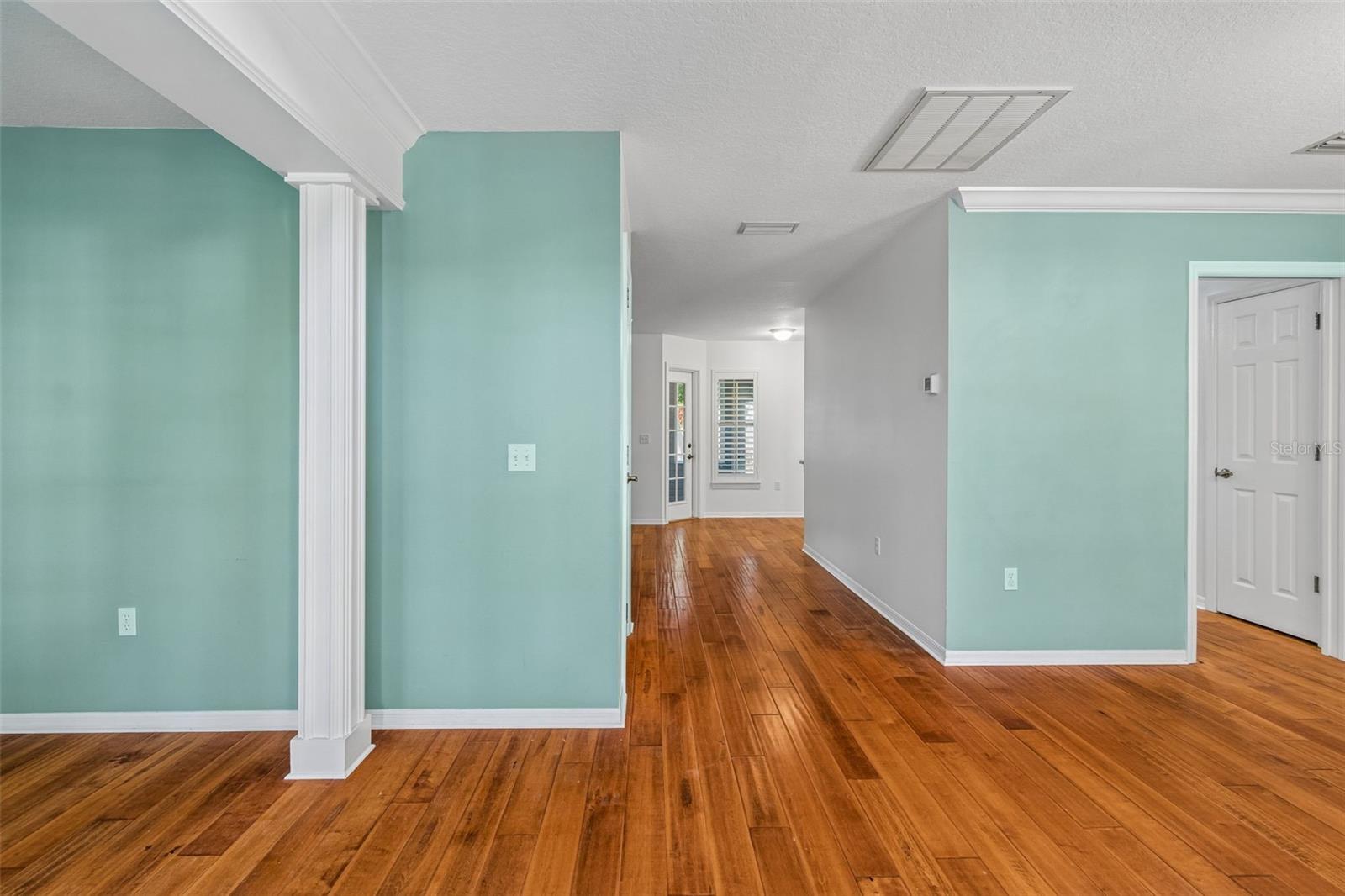 Image 7 of 35 For 6414 23rd Ave Dr W