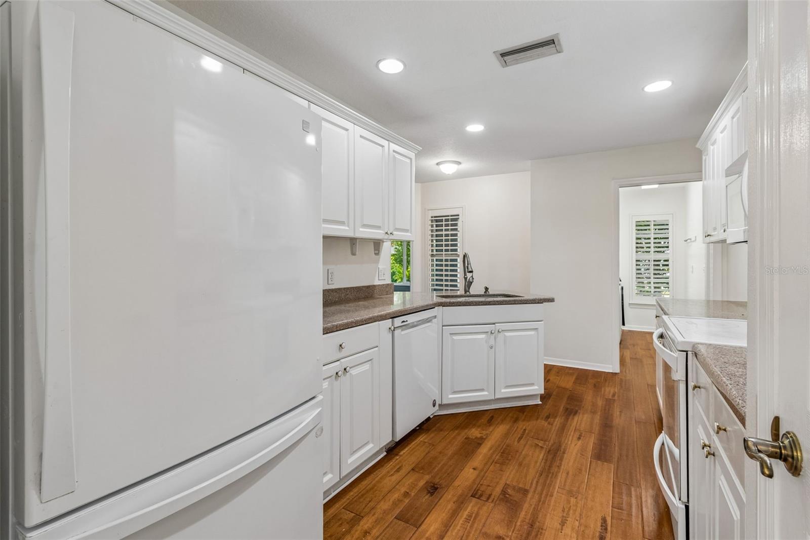Image 9 of 35 For 6414 23rd Ave Dr W