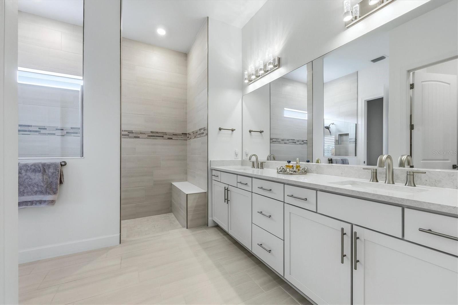 Image 29 of 84 For 7428 Summerland Cove