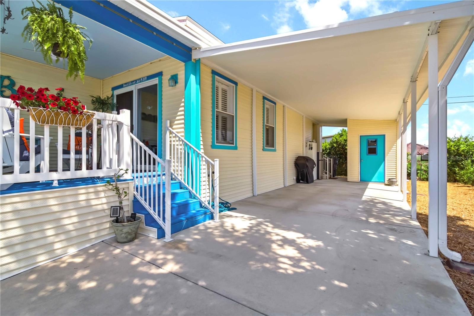 Image 4 of 48 For 915 50th Avenue W