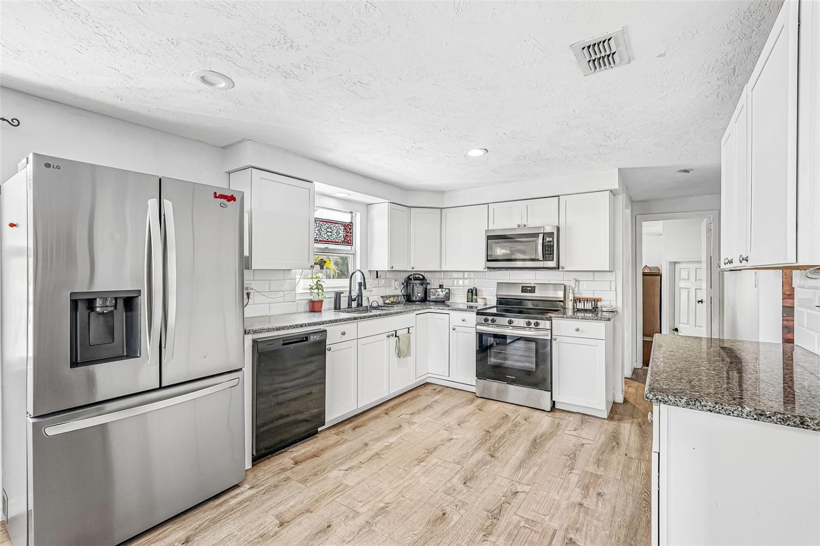 Image 14 of 33 For 5102 Moeller Avenue