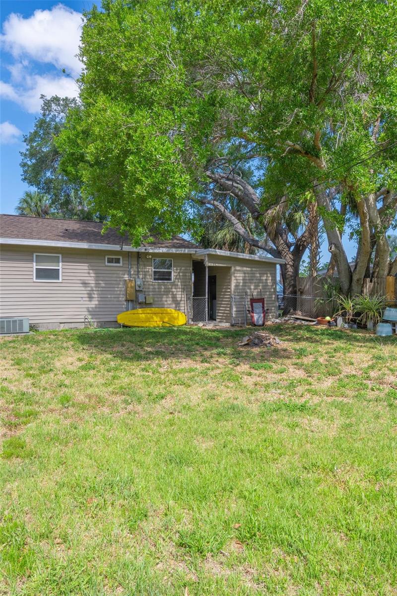 Image 15 of 16 For 1014 27th Avenue W