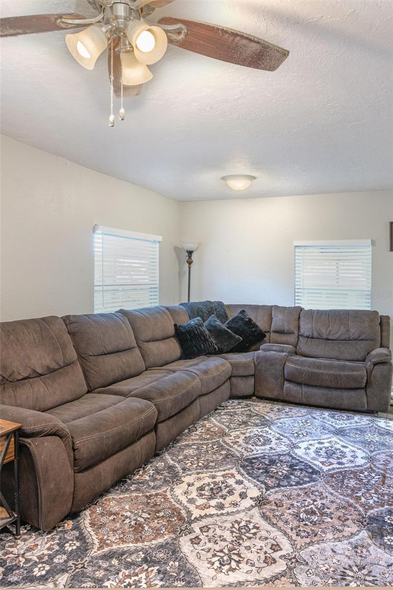 Image 4 of 16 For 1014 27th Avenue W