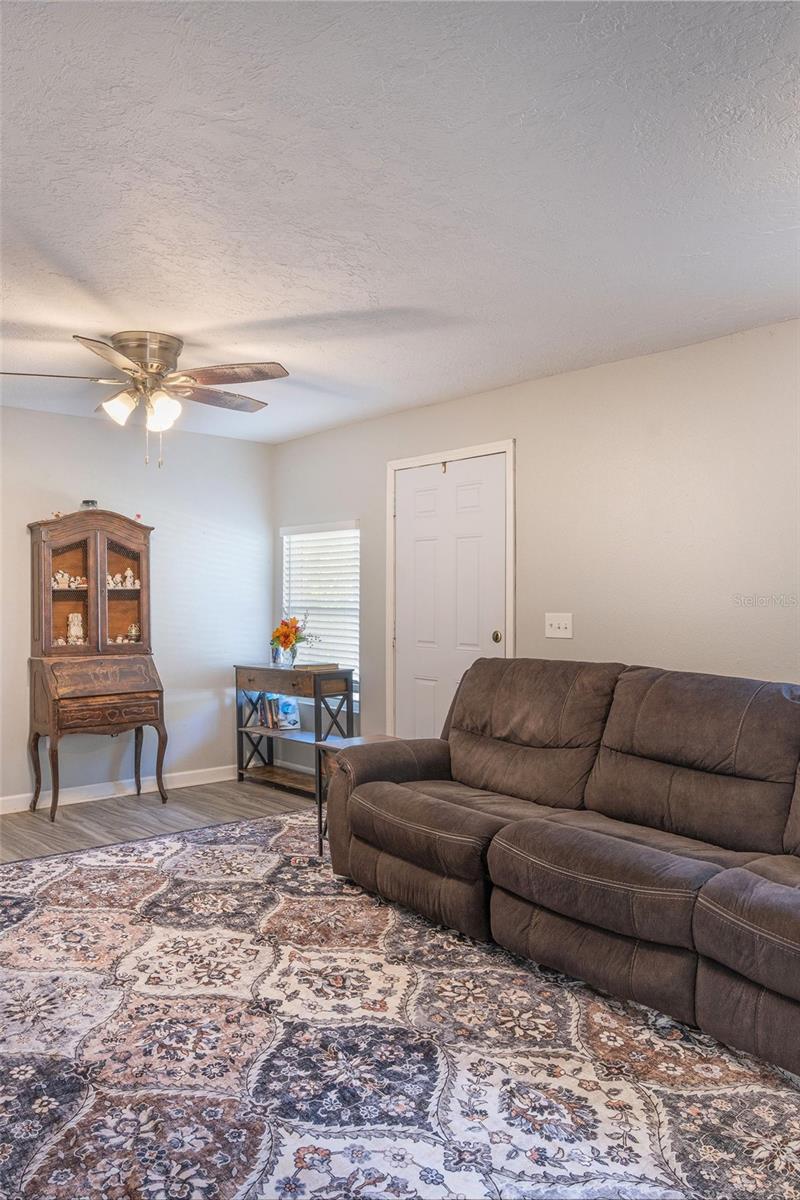 Image 5 of 16 For 1014 27th Avenue W