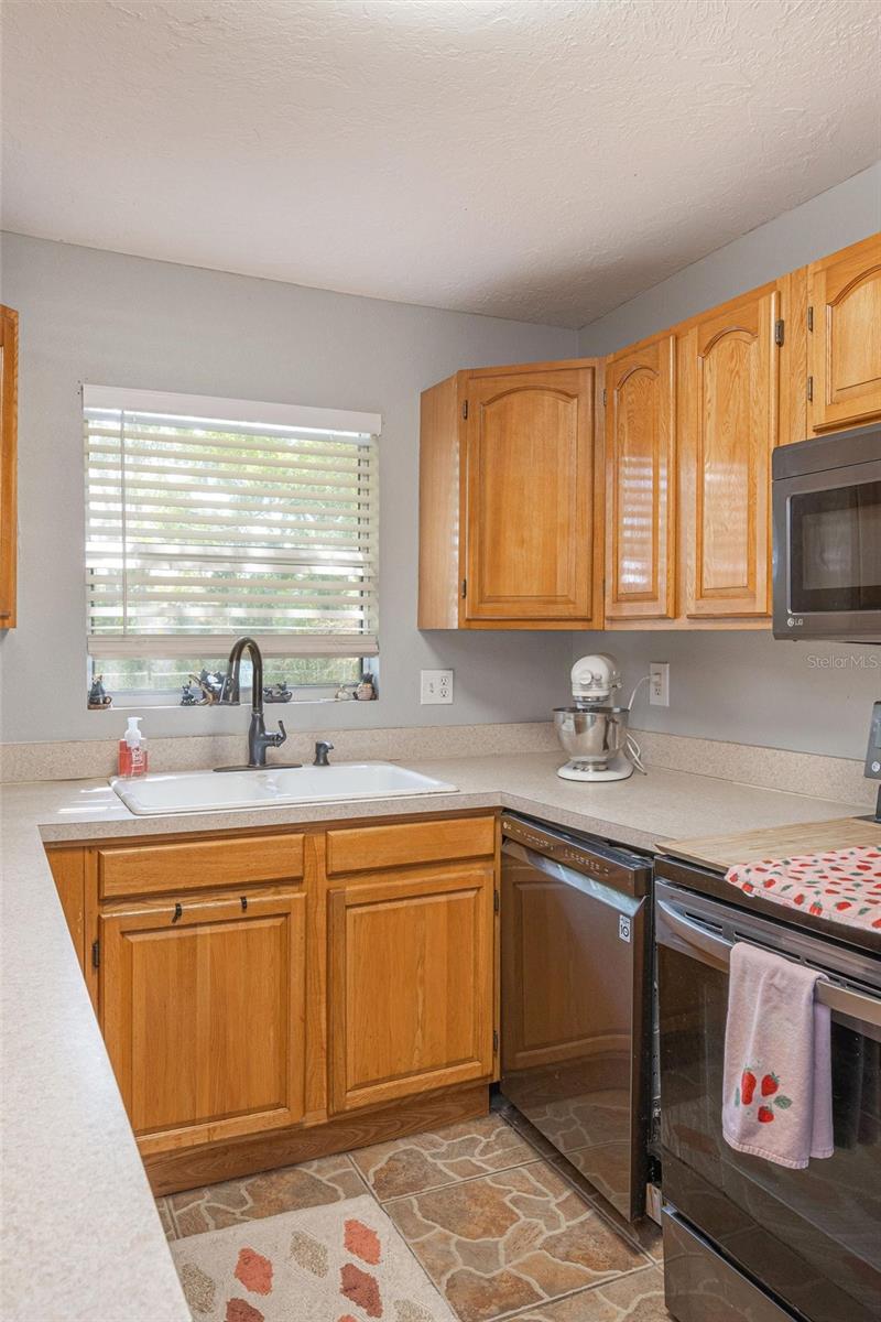 Image 6 of 16 For 1014 27th Avenue W