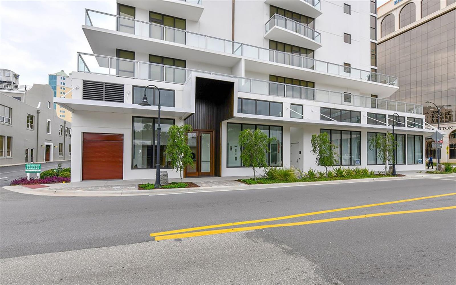 Image 2 of 55 For 300 Pineapple Avenue 302