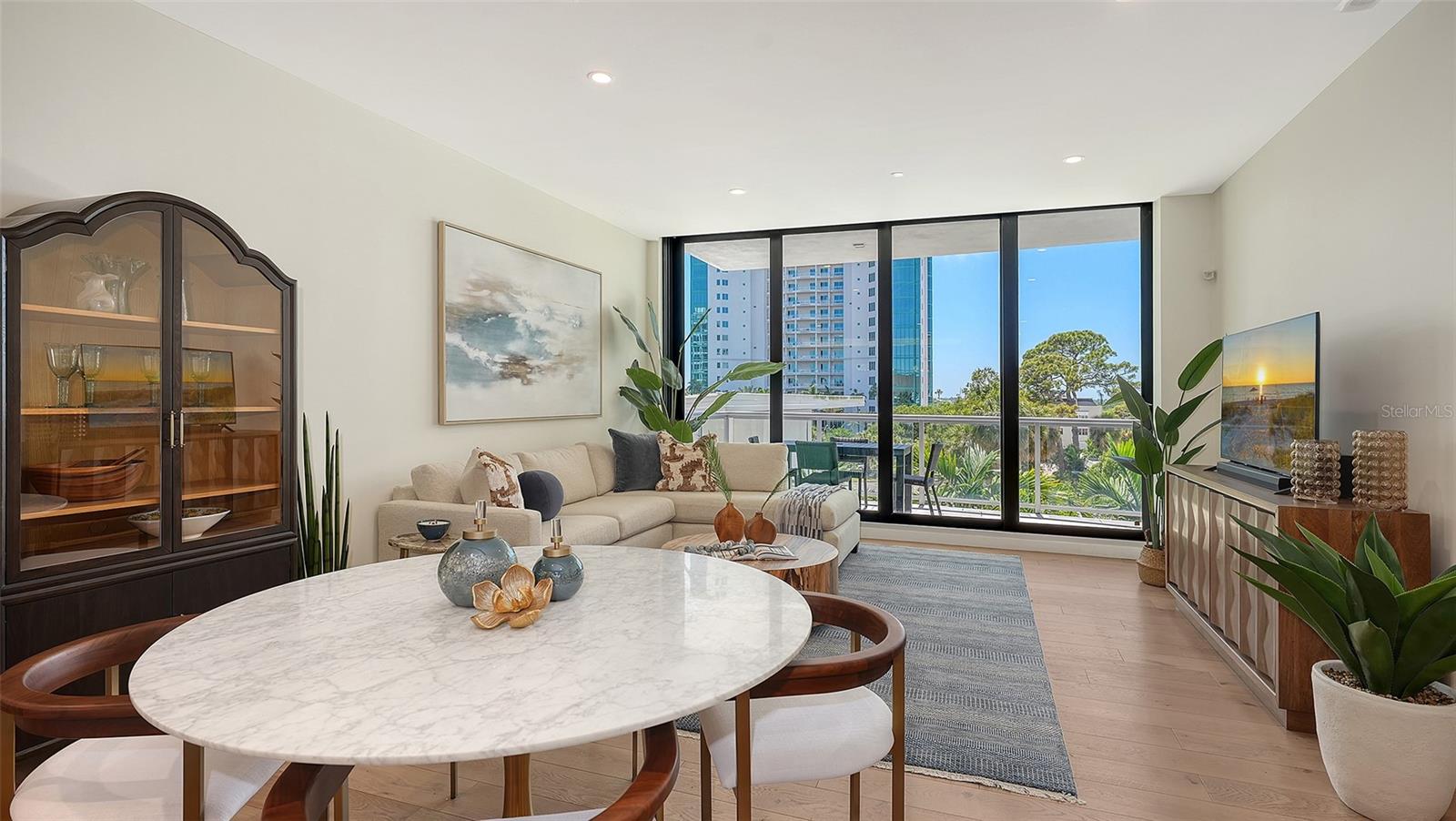 Image 4 of 55 For 300 Pineapple Avenue 302