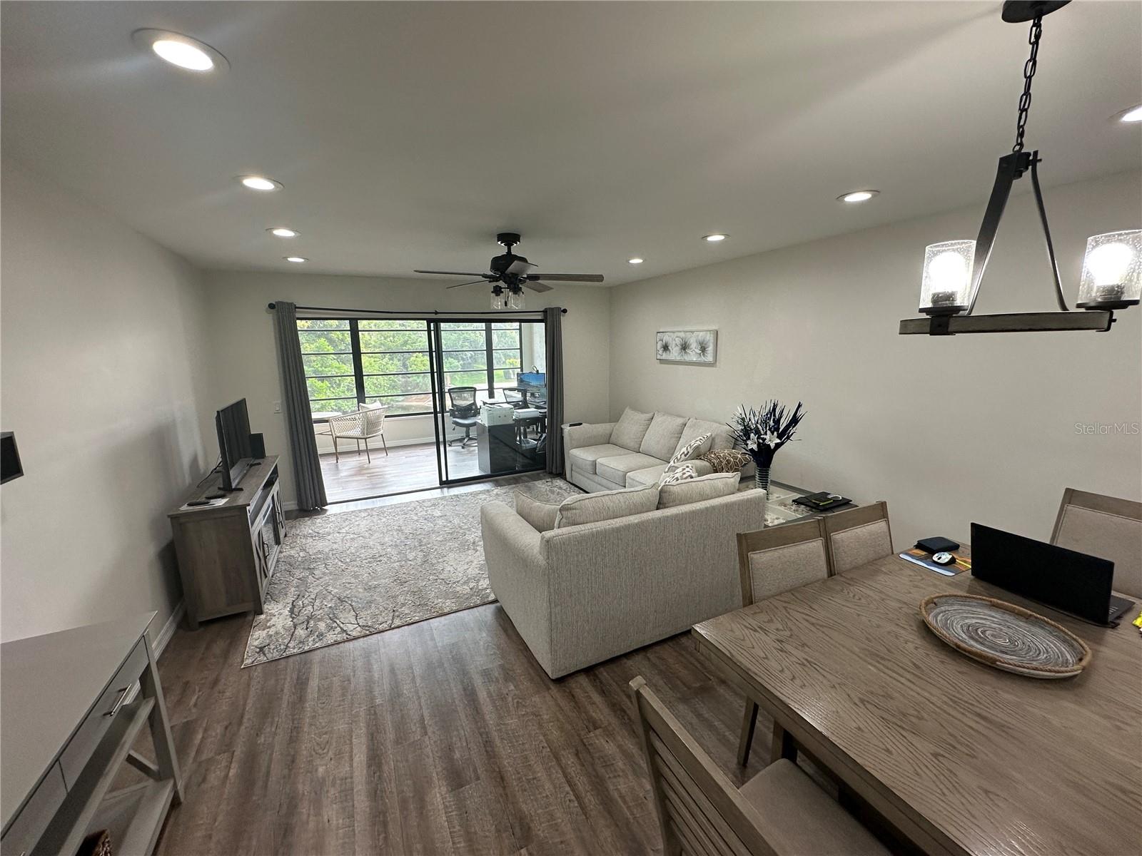 Image 7 of 27 For 619 Spring Lakes Boulevard