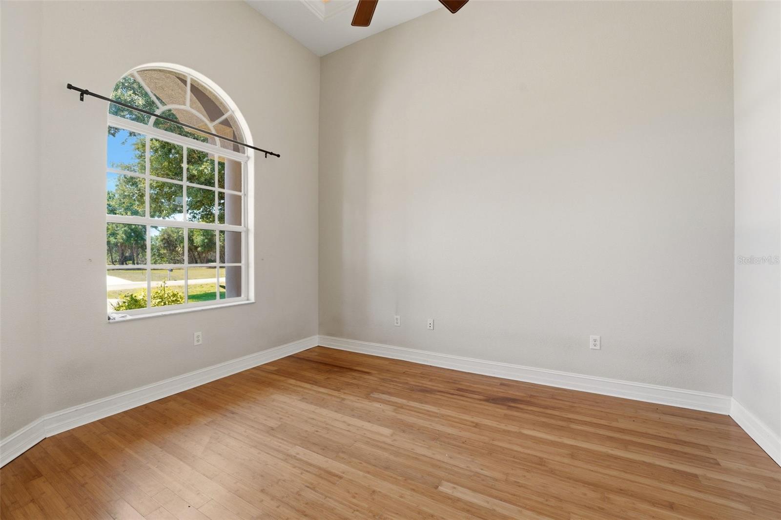 Image 13 of 49 For 7884 Sunny Oaks Drive
